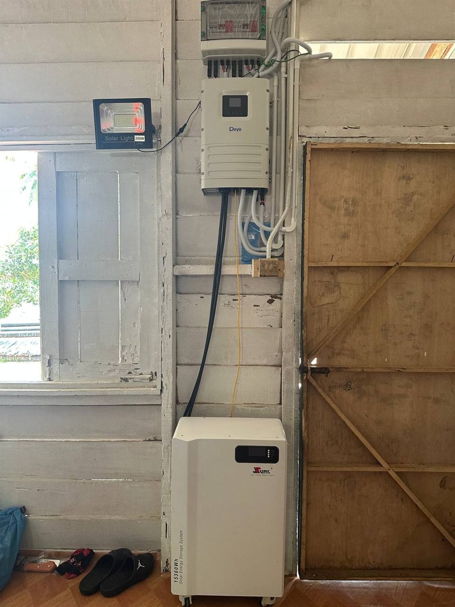 Coconut Island inverter and battery storage equipment
