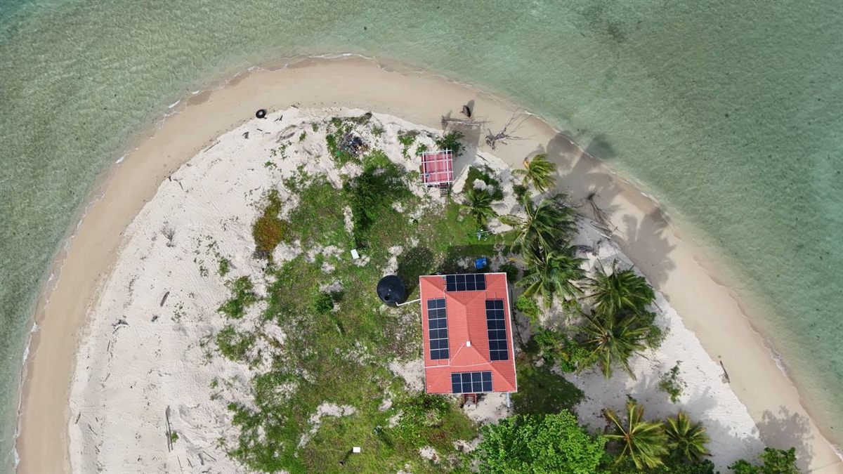 Wide view of a rooftop solar panel array
